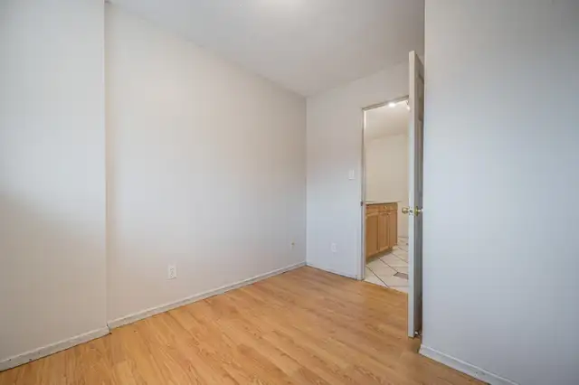 Student Rooms Available Steps From Laurier!! - Furnished Rooms!! in Room Rentals & Roommates in Kitchener / Waterloo - Image 3