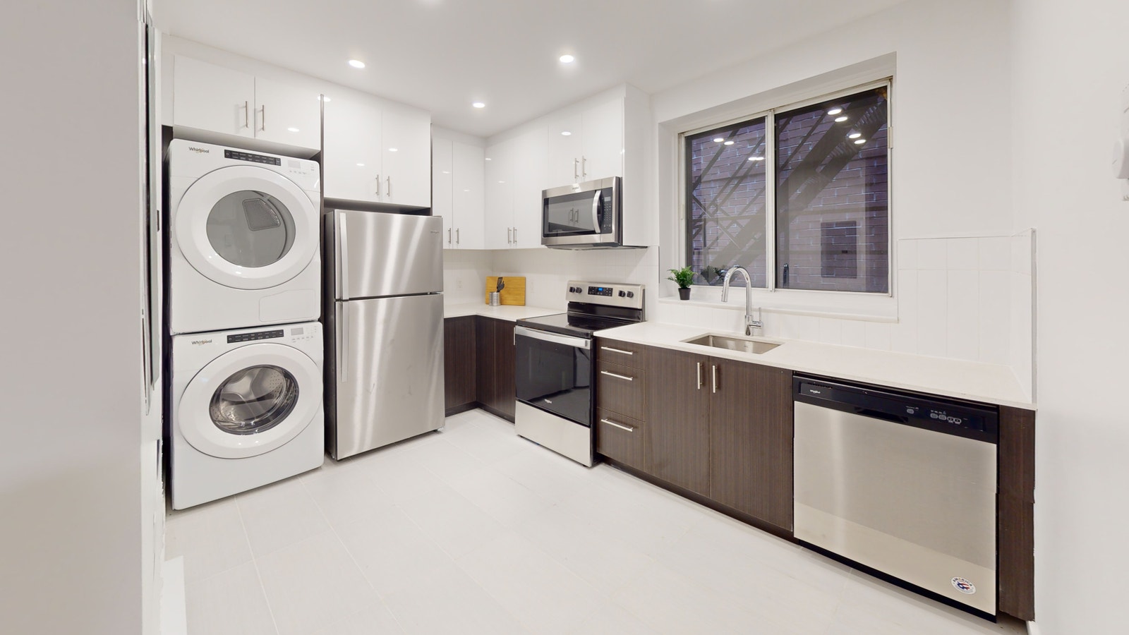 5881 Monkland — photo 2