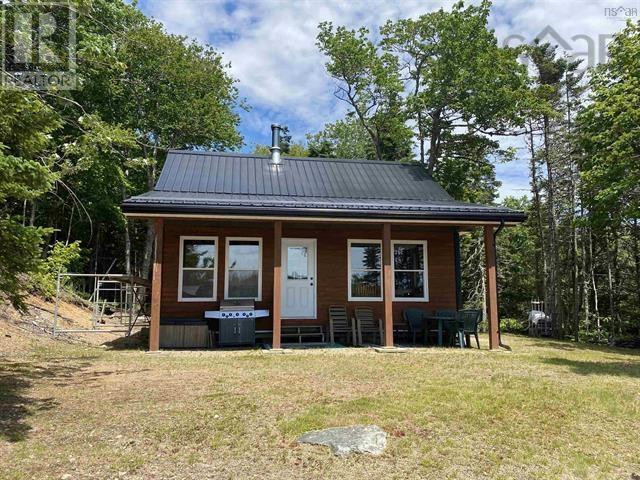 Island No 6 Lake Charlotte, Nova Scotia in Houses for Sale in Dartmouth - Image 4