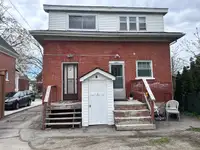 Cozy Bachelor Apartment in Downtown Kitchener Available NOW!