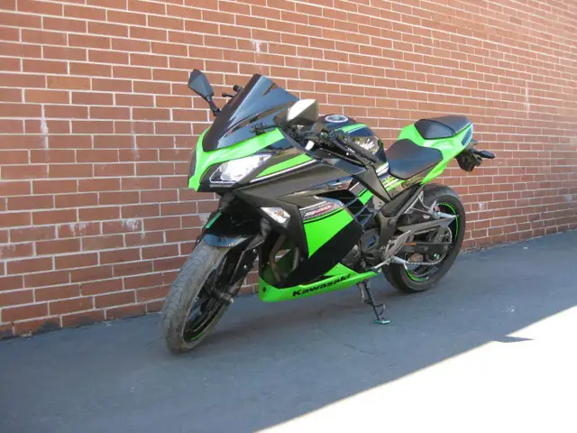 2016 Kawasaki Ninja 300 in Street, Cruisers & Choppers in City of Toronto - Image 3