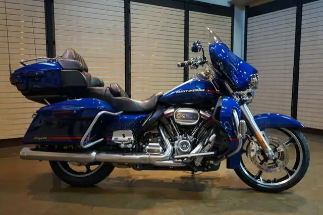 2020 Harley-Davidson FLHTKSE - CVO Limited in Sport Touring in Lethbridge - Image 3