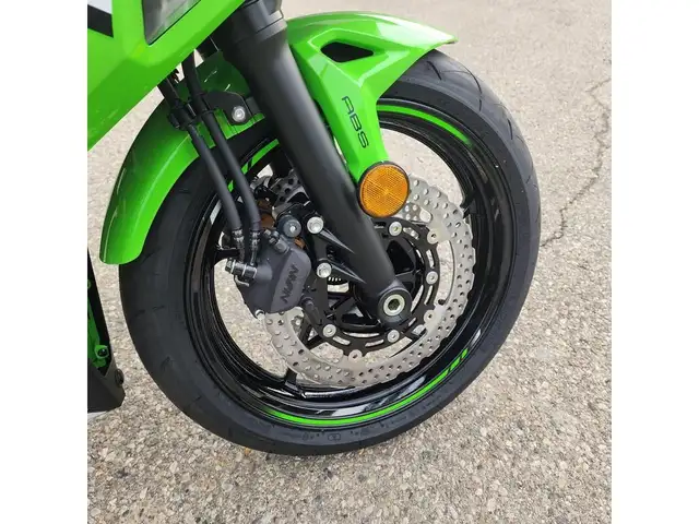 2025 Kawasaki Ninja 650 KRT Edition in Street, Cruisers & Choppers in London - Image 17