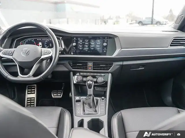 2023 Volkswagen Jetta Comfortline | LOW KMS | Moonroof in Cars & Trucks in Windsor Region - Image 26
