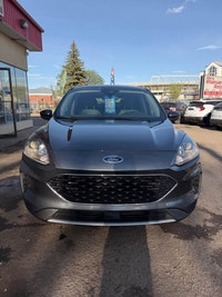 **CARS TRUCKS SUV 4X4 VAN AWD EDMONTON FINANCING AVAILABLE EASY FINANCING ** 2020 FORD ESCAPE SE ALL... (image 3)