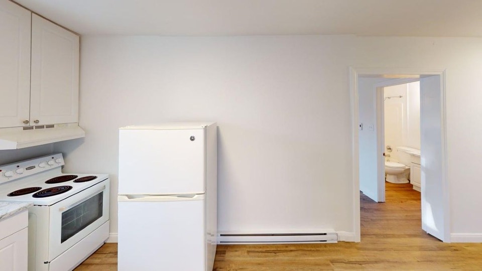 DECEMBER 1ST- 2 BEDROOM- DOWNTOWN- PARKING- STORAGE 4