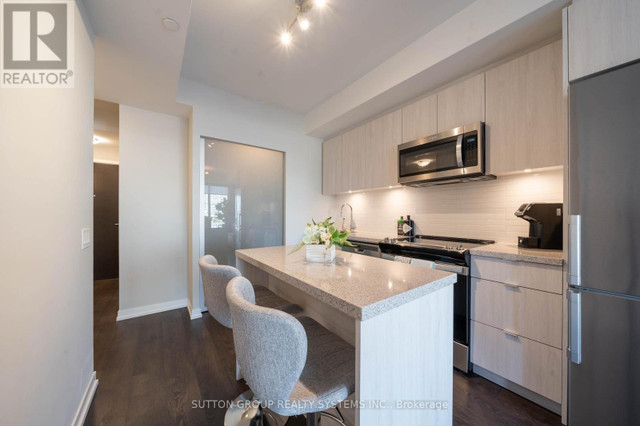 #618E -8868 YONGE ST Richmond Hill, Ontario in Condos for Sale in Markham / York Region - Image 2