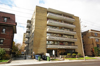 1 Bed, 1 Bath, Recently Renovated Kitchen with Stainless Steel Appliances, Amazing Location close to... (image 1)