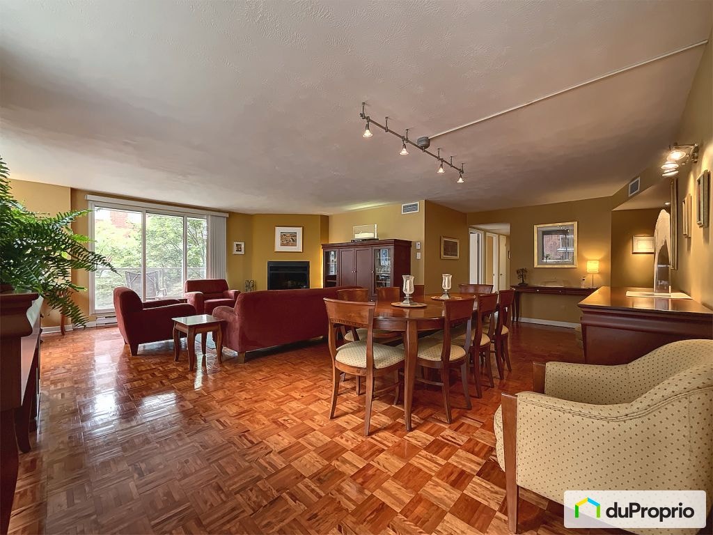 $924,500 - Condominium in Ville-Marie (downtown, old Mtl) — photo 1