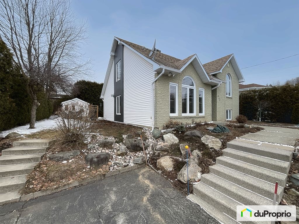 $535,000 - 1 1/2 Storey for sale in Magog — photo 1