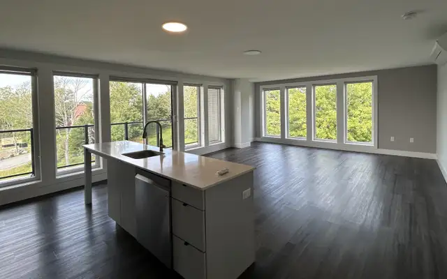 2  bedrooms/2 bathrooms/ corner suite/ $2295/ 4th floor