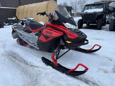 HANDY MAN SPECIAL, SOLD AS-IS, WHERE IS !! -- 11,813kms -- Ice Scratchers -- Adjustable bar risers -...