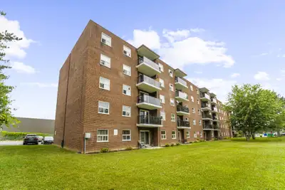 Building Description Welcome to Town & Country Apartments, where you’ll find comfortable suites and...