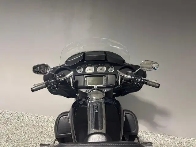 2015 Harley-Davidson FLHTCUL - Electra Glide Ultra Classic Low in Sport Touring in Edmonton - Image 14