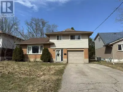 Prime Investment Opportunity – 5-Bedroom Licensed Rental with Future Development Potential! This rar...