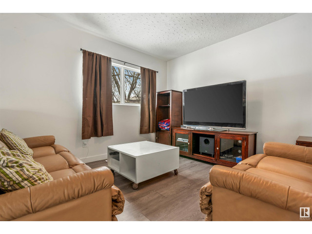 8302 80 AV NW Edmonton, Alberta in Houses for Sale in Edmonton - Image 4
