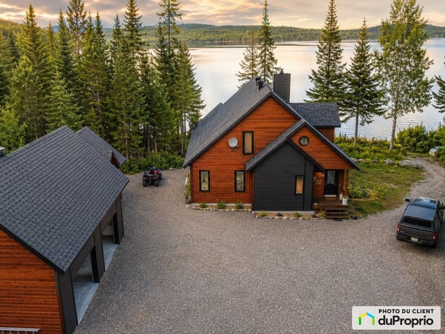 $829,000 - Cottage for sale in La Tuque (Lac-Édouard) — photo 1