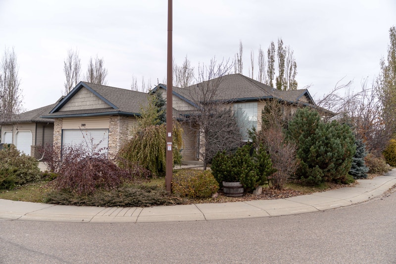 Quiet CulDeSac, Corner Lot Available July 10! Long Term Rentals