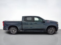 Styled for the street, our used Diesel powered 2021 Chevrolet Silverado 1500 RST Crew Cab 4X4 in Sha... (image 7)