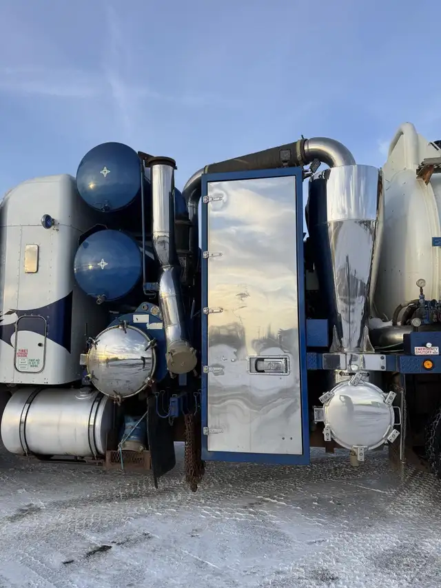 2012 KENWORTH T800 in Heavy Trucks in Saskatoon - Image 32