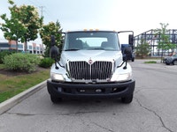 2017 NAVISTAR INTERNATIONAL 4300 LP Cab and Chassis - Automatic transmission-25500 GVW. 2017 Interna... (image 1)