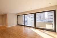 Semi-renovated Akelius two bedroom apartment for rent. Located near Drummond & Sherbrooke W in the D... (image 3)