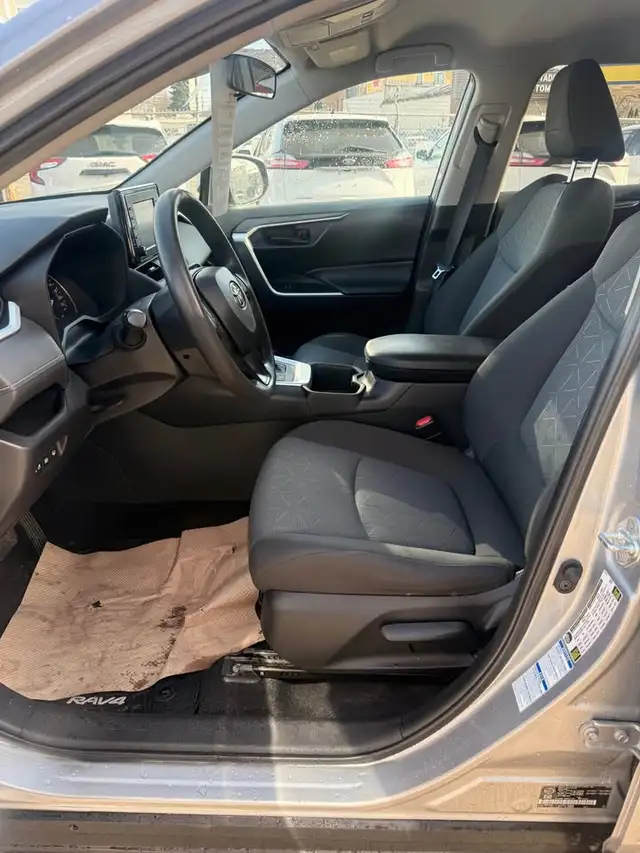 2022 TOYOTA RAV4 HYBRID LE WE FINANCE ALL CREDIT GOOD BAD UGLY in Cars & Trucks in Edmonton - Image 11