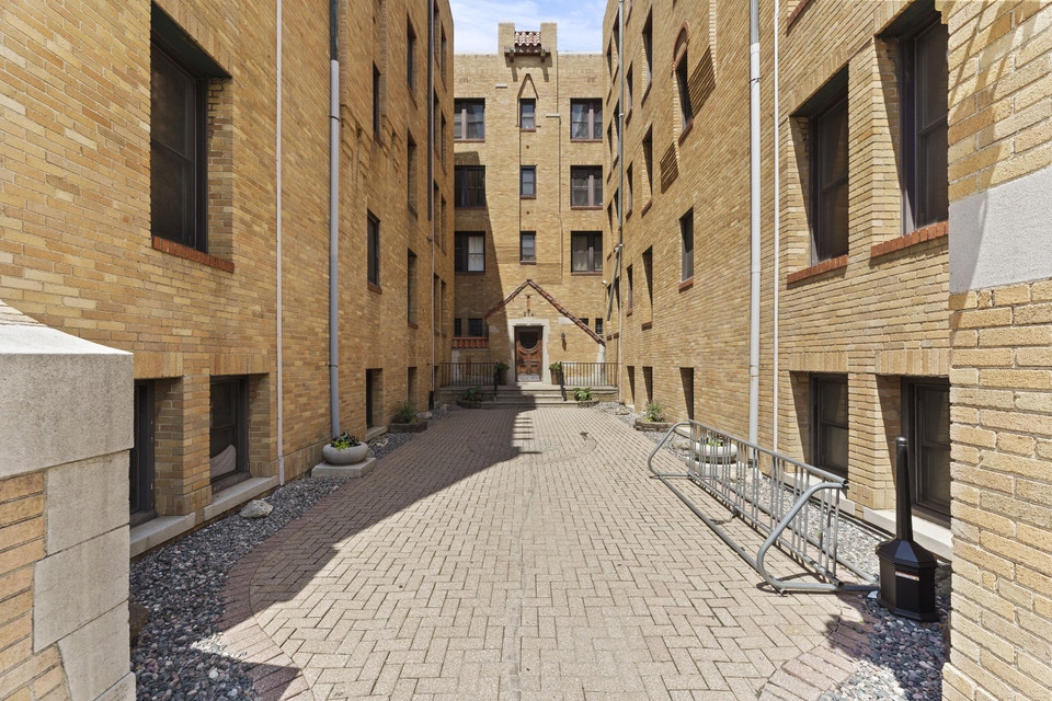 Granada Apartments - Studio Apartment for Rent - Windsor 4