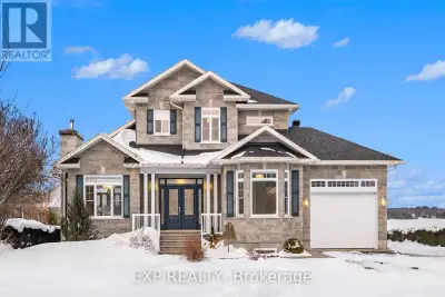 Don't miss your chance to own a fantastic WATERFRONT property in East Hawkesbury! This 4 bedroom, 3...