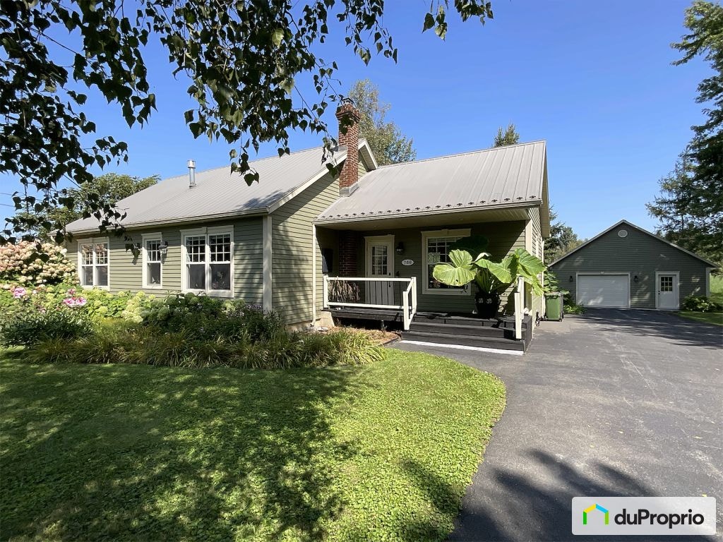 $635,000 - Bungalow for sale in Drummondville (Drummondville) — photo 1