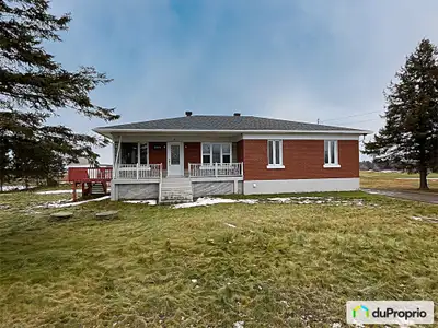 Propriété (fermette) avec 3 bâtiments : Bâtiment (1) 26 pieds largeur X 30 pieds longueur X 18 pieds...