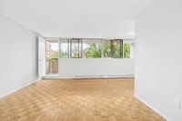 The Laurentian offers everything you need for comfortable city living.Ideally located at 525 St. Law... (image 1)