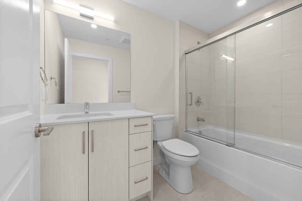 2-bedroom + den + 2-bathroom with private balcony - water views 5