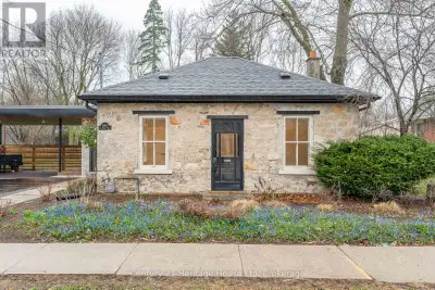 Now available for lease, this beautifully renovated executive home is located in one of Guelph's mos...