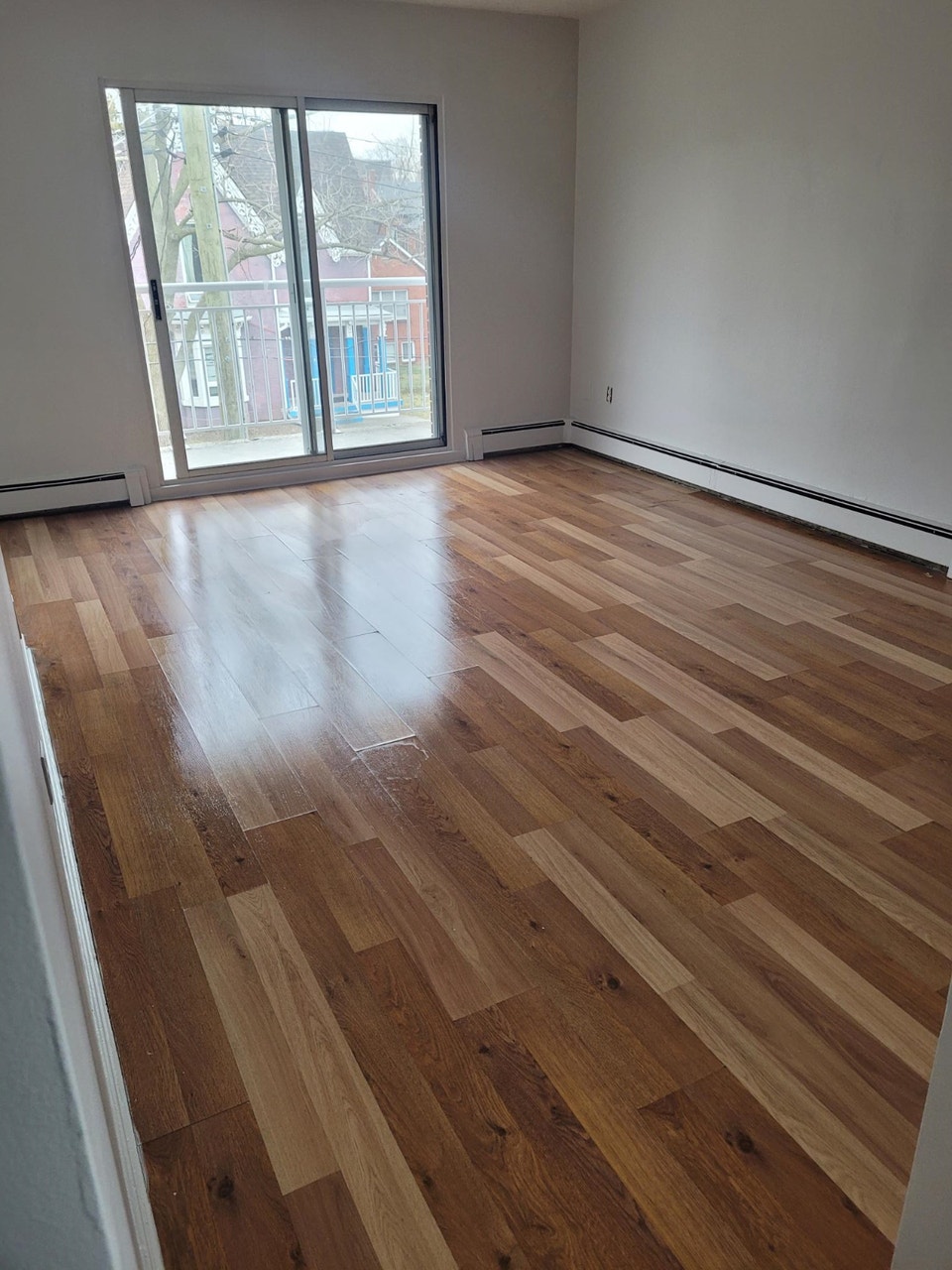 2-1 Bedroom units available at 93 Emerald S.$1,425.00 + Hydro 4