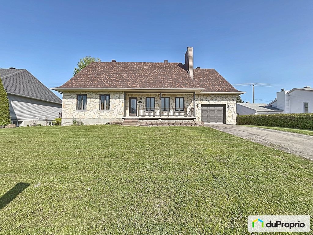 $674,900 - Bungalow for sale in St-Joseph-Du-Lac — photo 1