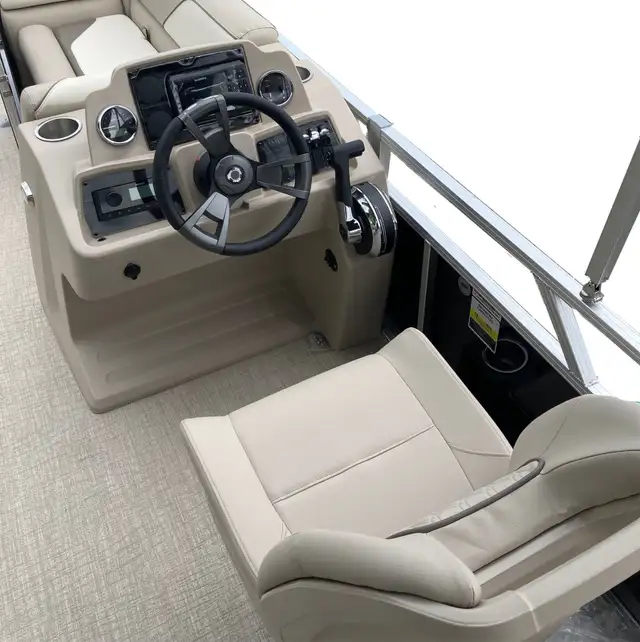 2024 Tahoe Tritoon 2180 QL, Mercury 90 HP and Trailer in Powerboats & Motorboats in Oshawa / Durham Region - Image 5