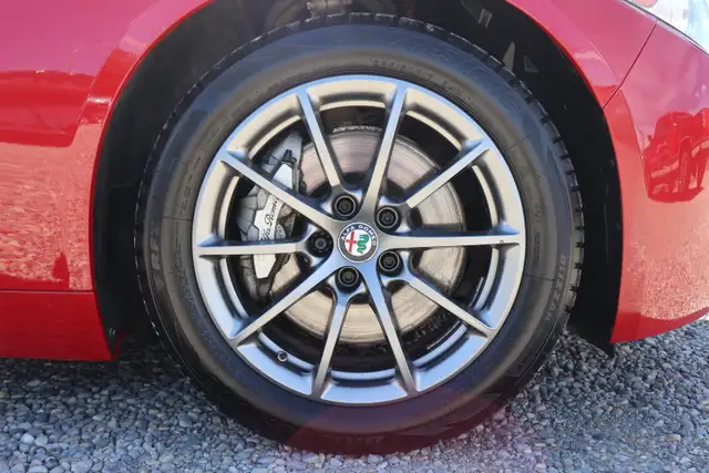 2017 Alfa Romeo Giulia5792174270906572822