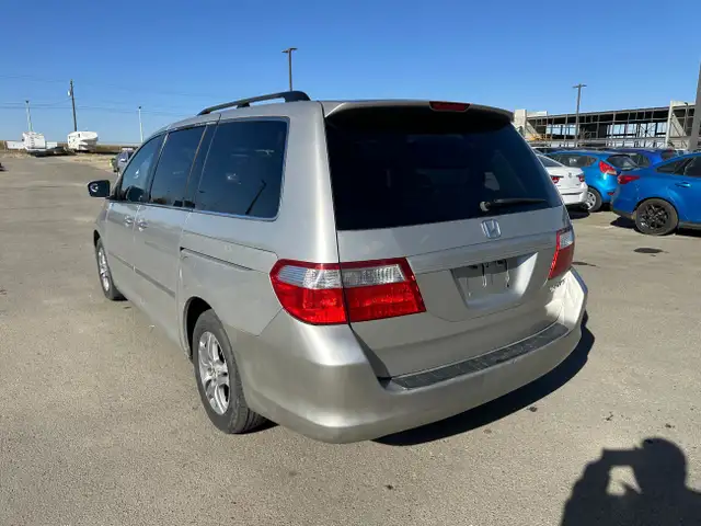 2005 Honda Odyssey EX-L: Leather*Sunroof* in Cars & Trucks in Calgary - Image 6