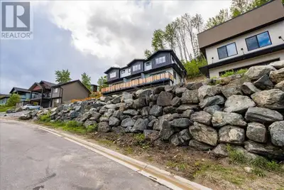Modern Townhouse Living at Redstone Golf Course! Welcome to your dream home in the heart of Redstone...