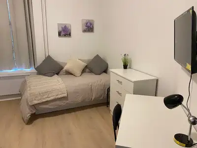 418-655-8281 À voir au 754 Côte Sainte-Geneviève, appartement #5, superbe studio situé au 1er étage...
