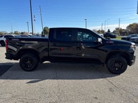 One Owner, 5.3L, Tow Pkg, Blind Spot Detector, Spray-in-Liner, Side Steps, Carfax CleanThe 2022 Chev... (image 3)