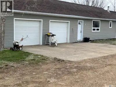 NICE BUNGALOW!! This bungalow is situated in the beautiful Willow Bunch and you can see right away t...