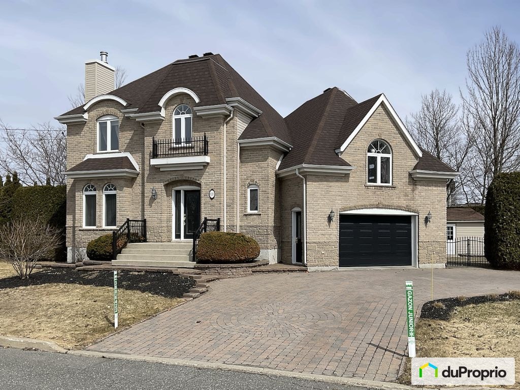 $824,900 - Split Level for sale in Drummondville (Drummondville) — photo 1