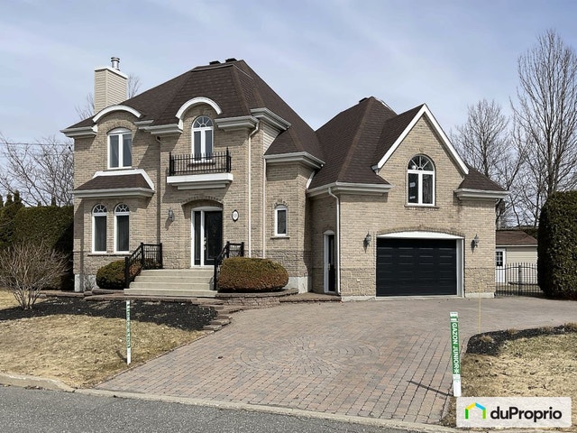 $824,900 - Split Level for sale in Drummondville (Drummondville) — photo 1