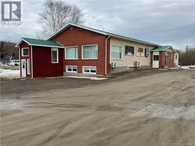 This commercial building operates as a DINER (34'-9' x 32'-4'). A Fully Equipped Kitchen (24'-4'x14'...