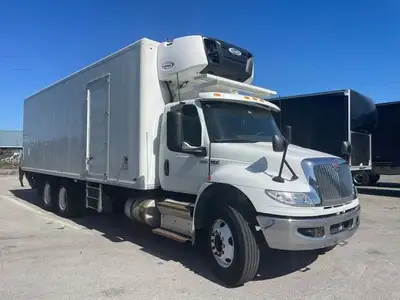 Stock #: V202122 Tandem Axle Reefer Van, Cummins L9 engine (330/330) HP, Allison (Auto) transmission...