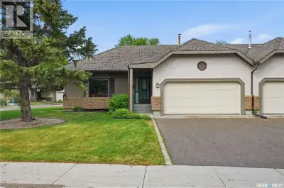 Welcome to effortless bungalow living in Windsor Park. Exceptional 3 bedroom + 3 Bathroom condo offe...