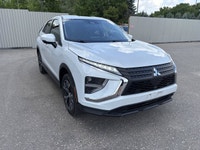 // ACCIDENT FREE!! // This 2022 Mitsubishi Eclipse Cross ES S-AWC is a smart compact SUV for daily l... (image 3)