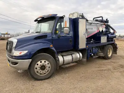 2011 INTERNATIONAL DURASTAR 4300 Single Axle Vacuum Truck comes with 7.6L diesel engine, 260 hp, 165...